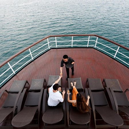 Emeraude Classic Cruises Ha Long Exterior photo
