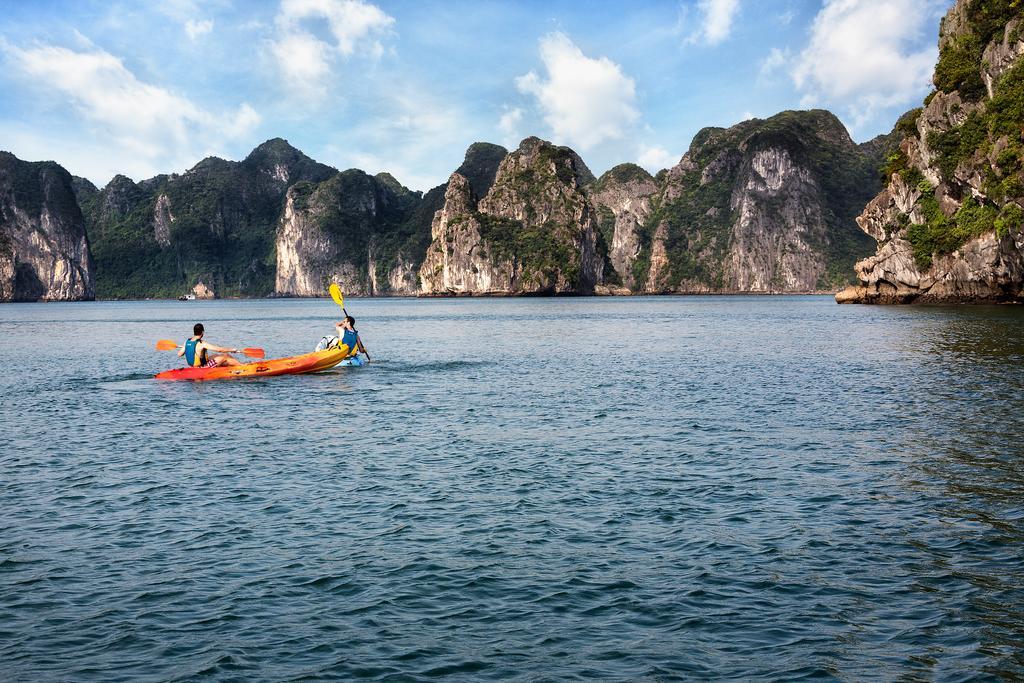 Emeraude Classic Cruises Ha Long Exterior photo