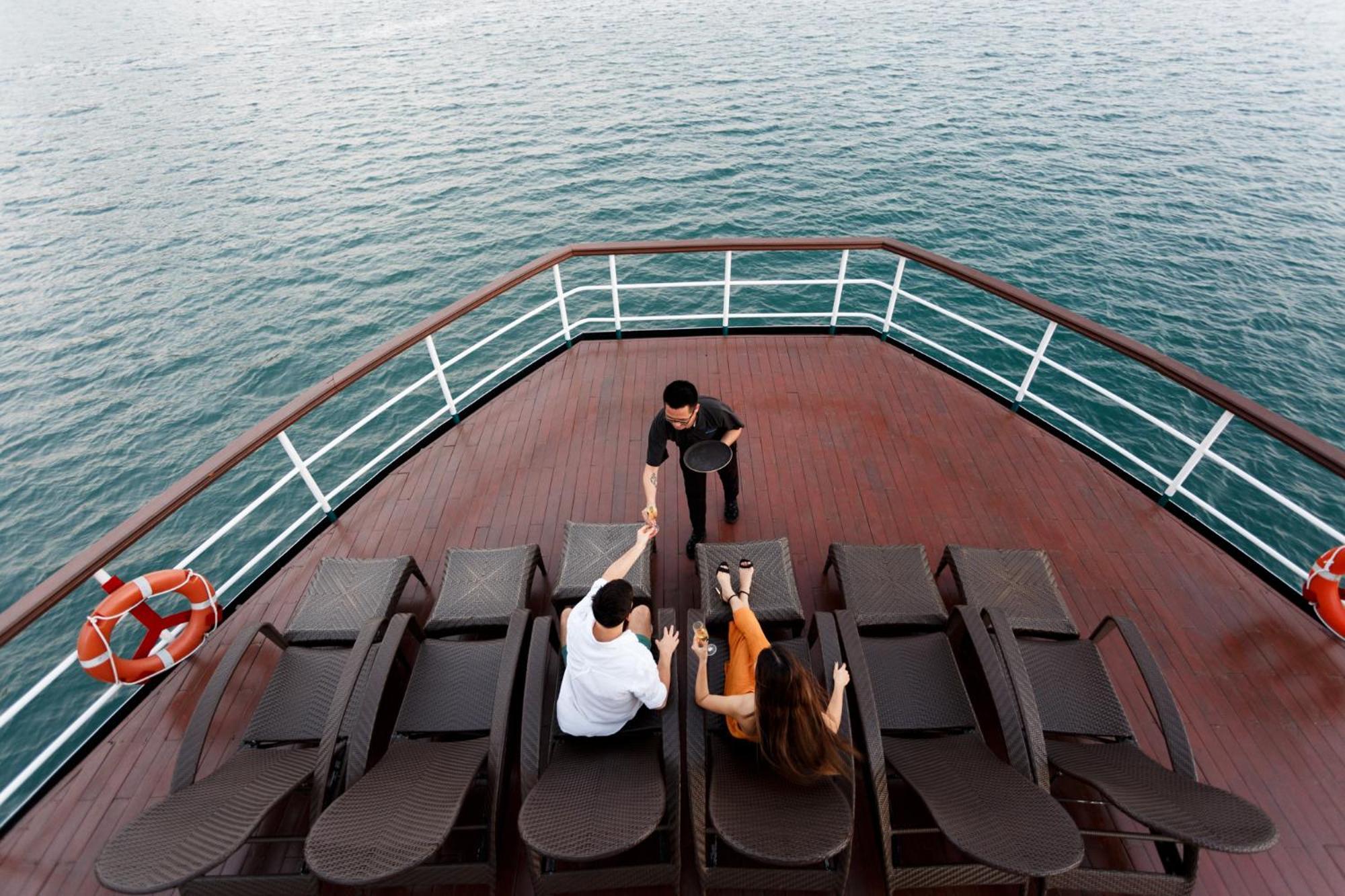 Emeraude Classic Cruises Ha Long Exterior photo