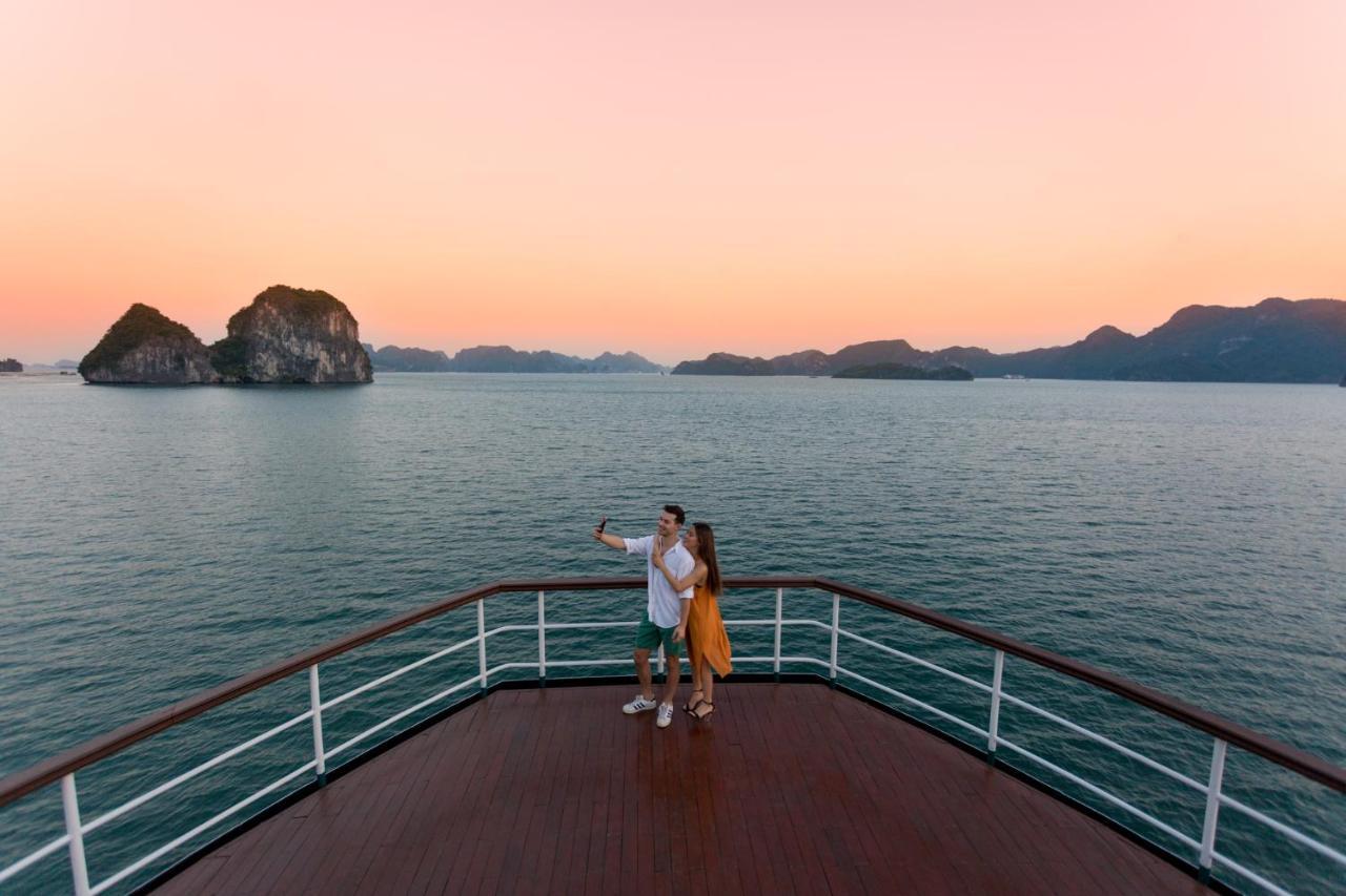 Emeraude Classic Cruises Ha Long Exterior photo